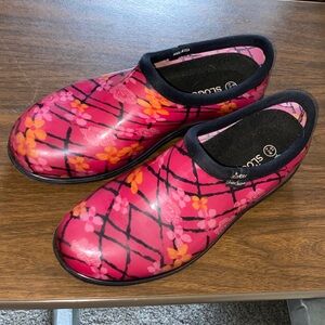 Sloggers Cherokee Women's Pink and Orange Floral Mules woman’s 10
